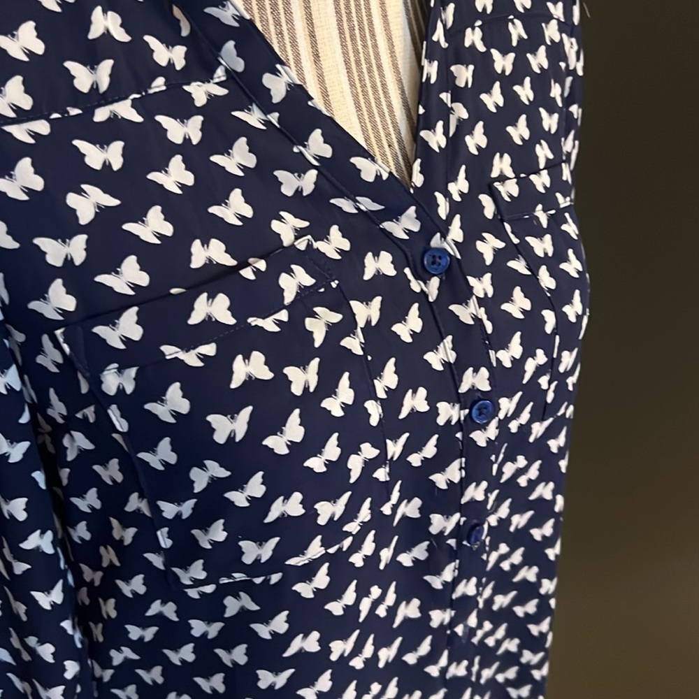 Express, the Portofino Shirt, XS, navy back with white butterflies - Picture 4 of 7